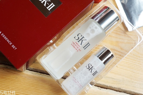 爽膚水和化妝水有什么區(qū)別 不同膚質選用指南