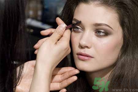眉毛上可以涂生發(fā)液嗎？眉毛涂生發(fā)水有副作用嗎？