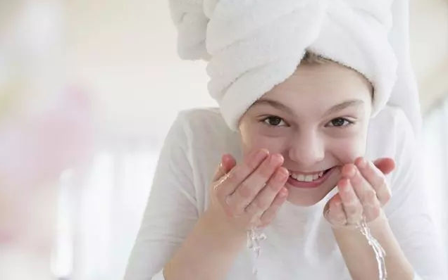 【免洗面膜貼牌生產(chǎn)代工廠】免洗面膜真的不用洗嗎?正確使用才能發(fā)揮功效!